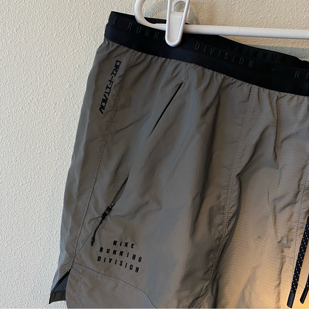 Nike Running Division Reflective Running Shorts FZ1123-035 $100 - Size XL - Picture 7 of 11
